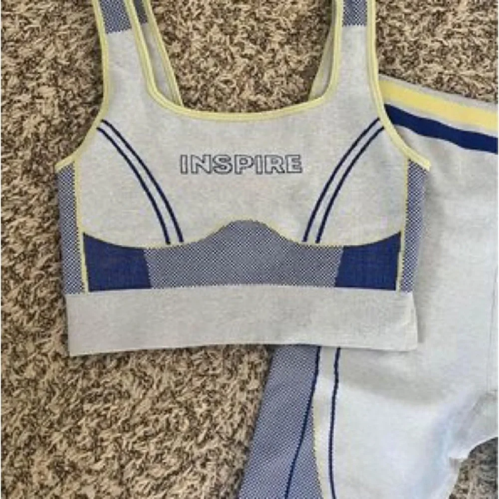 Fabletics Hart Collection Set - Picture 2 of 4